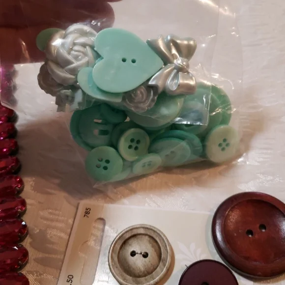 Jewelry making supplies and buttons - Picture 4 of 5